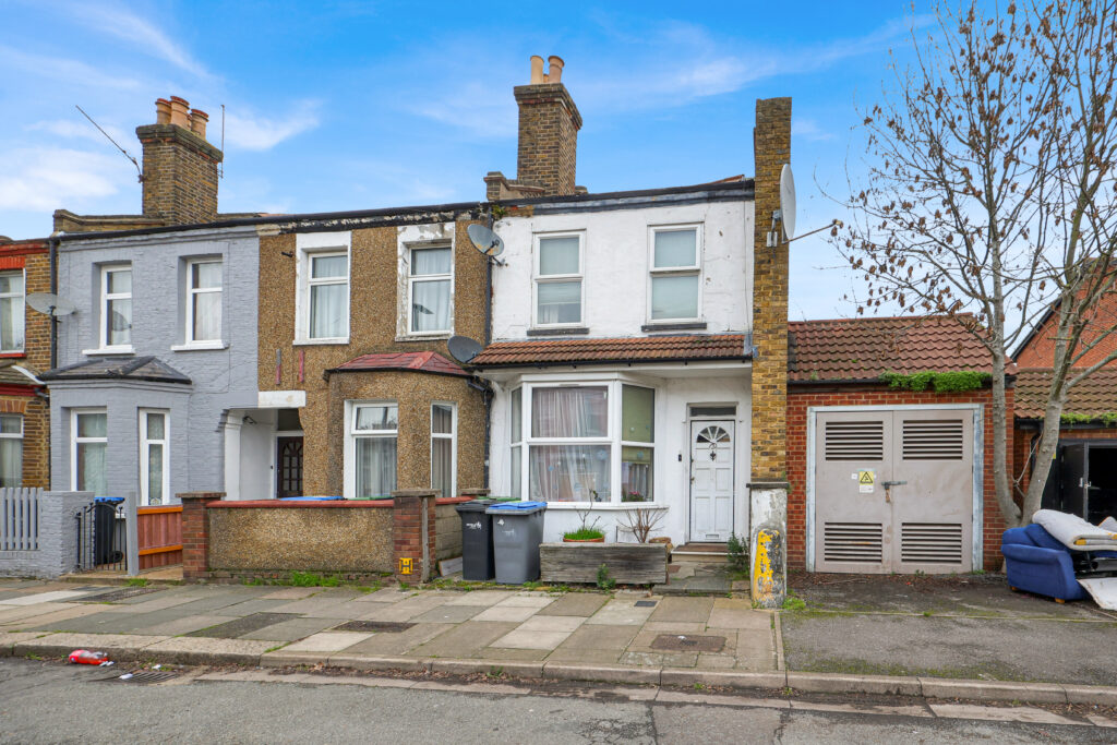 Tramway Avenue, Edmonton N9